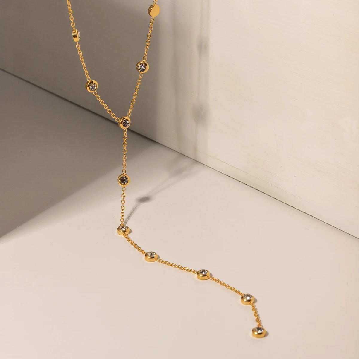 Collar Largo Forma Y Puntos Brillantes | Dorado