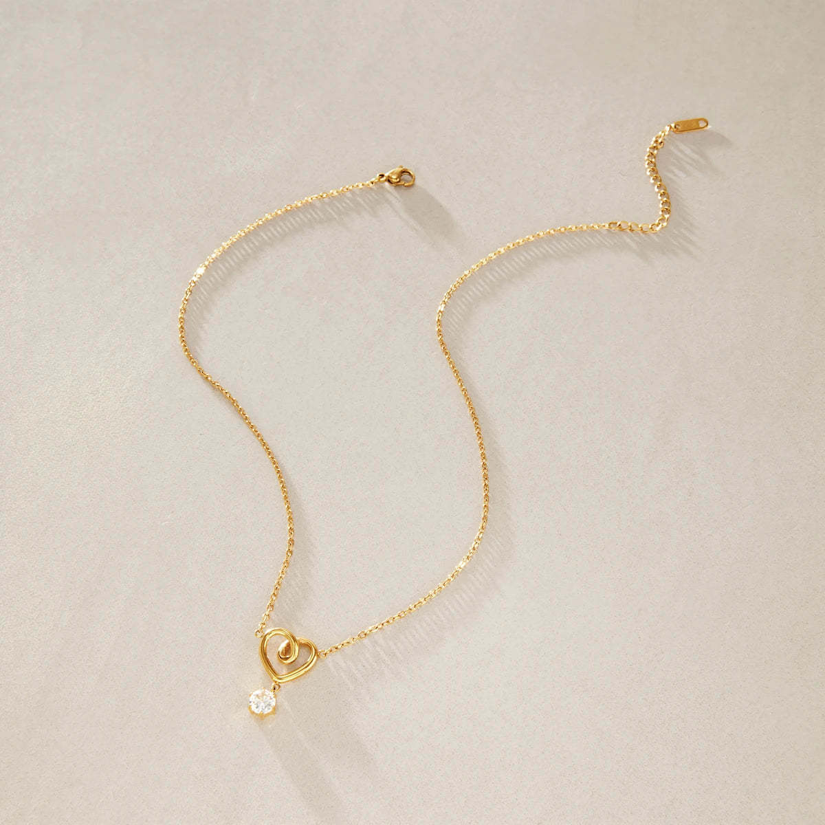 Collar Corazón Swirl y Punto de Luz | Dorado